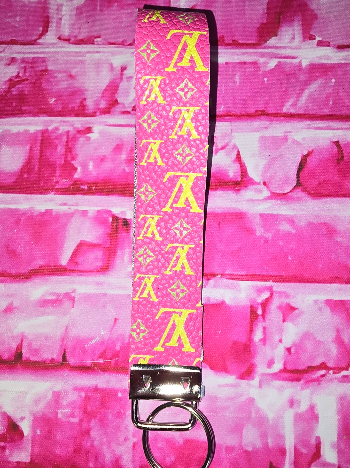 wristlets/lanyards for bundles